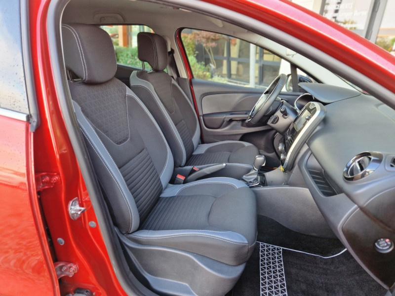 Photo 28 de l'offre de RENAULT CLIO IV TCe 120 Limited EDC à 13990€ chez Centrale Auto Marché Mussidan