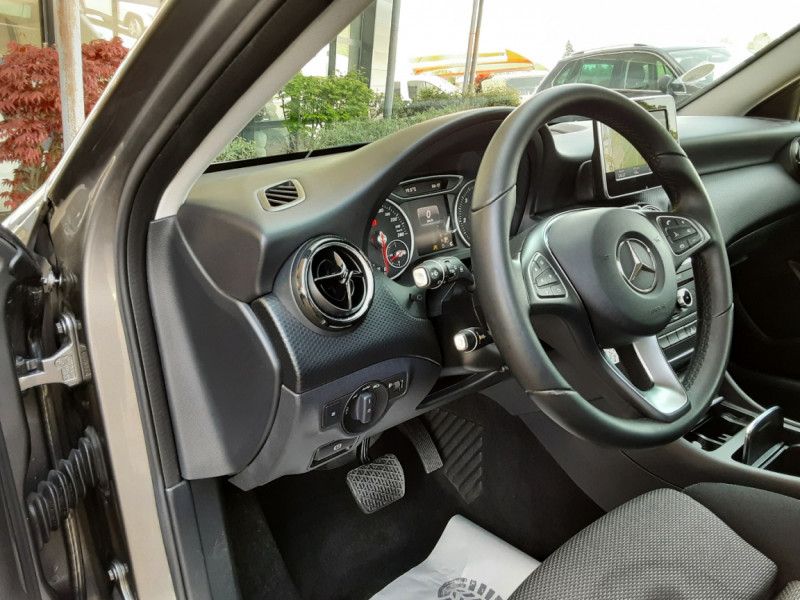 Photo 37 de l'offre de MERCEDES-BENZ CLASSE A 180 CDI BlueEFFICIENCY Intuition 7-G DCT  à 15990€ chez Centrale Auto Marché Mussidan