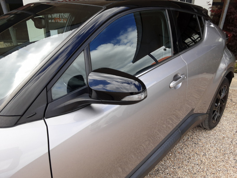 Photo 18 de l'offre de TOYOTA C HR Pro 116ch Turbo CVT 4WD Graphic à 18490€ chez Centrale Auto Marché Mussidan
