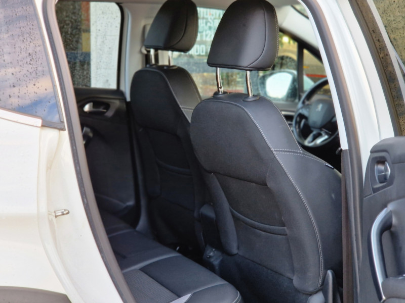 Photo 30 de l'offre de PEUGEOT 2008 BlueHDi 120ch SetS EAT6 Allure Business à 16900€ chez Centrale Auto Marché Mussidan