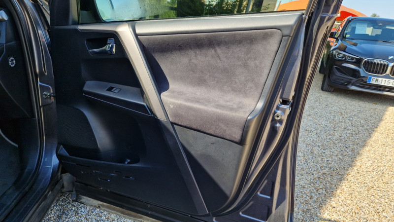 Photo 41 de l'offre de TOYOTA RAV4 Hybride 197 CH 2WD Black Edition à 24490€ chez Centrale Auto Marché Mussidan