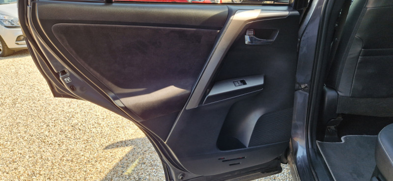 Photo 18 de l'offre de TOYOTA RAV4 Hybride 197 CH 2WD Black Edition à 24490€ chez Centrale Auto Marché Mussidan