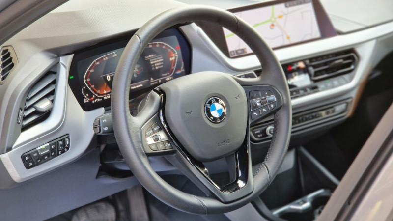 Photo 11 de l'offre de BMW SERIE 1 116d DKG7 Business Design à 26490€ chez Centrale Auto Marché Mussidan