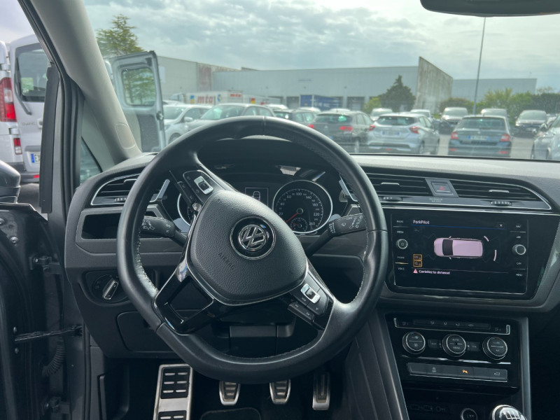 Photo 9 de l'offre de VOLKSWAGEN TOURAN 1.6 TDI 115CH FAP CONFORTLINE 7 PLACES EURO6D-T à 20490€ chez Sevestre Automobiles Nantes