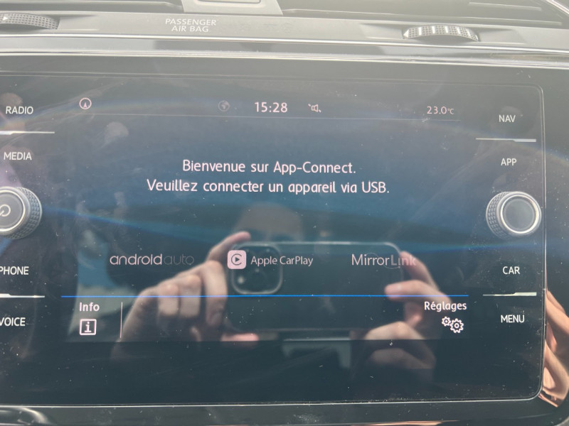 Photo 14 de l'offre de VOLKSWAGEN TOURAN 1.6 TDI 115CH FAP CONFORTLINE 7 PLACES EURO6D-T à 20490€ chez Sevestre Automobiles Nantes