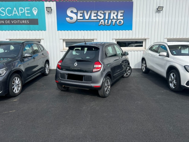 Photo 3 de l'offre de RENAULT TWINGO III 1.0 SCE 70CH STOP&START EURO6C à 7490€ chez Sevestre Automobiles Nantes