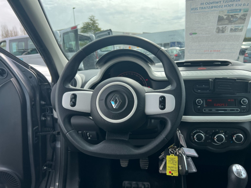 Photo 8 de l'offre de RENAULT TWINGO III 1.0 SCE 70CH STOP&START EURO6C à 7490€ chez Sevestre Automobiles Nantes