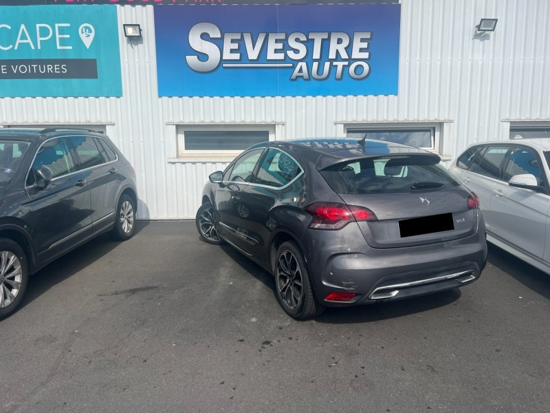 Photo 4 de l'offre de CITROEN DS4 1.6 BLUEHDI 120CH EXECUTIVE à 11490€ chez Sevestre Automobiles Nantes