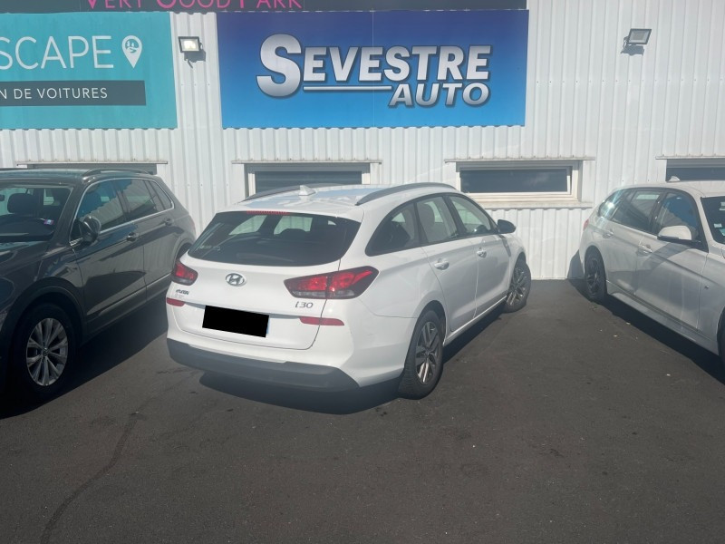 Photo 3 de l'offre de HYUNDAI I30 SW 1.6 CRDI 115CH CREATIVE à 16990€ chez Sevestre Automobiles Nantes