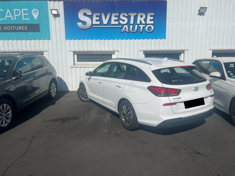 Photo 4 de l'offre de HYUNDAI I30 SW 1.6 CRDI 115CH CREATIVE à 16990€ chez Sevestre Automobiles Nantes