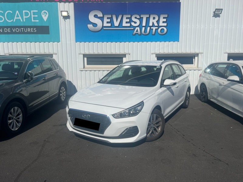 Photo 1 de l'offre de HYUNDAI I30 SW 1.6 CRDI 115CH CREATIVE à 16990€ chez Sevestre Automobiles Nantes