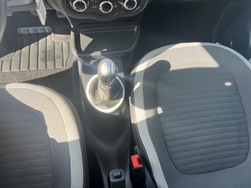 Photo 13 de l'offre de RENAULT TWINGO III 1.0 SCE 70CH ZEN EURO6C à 6990€ chez Sevestre Automobiles Nantes