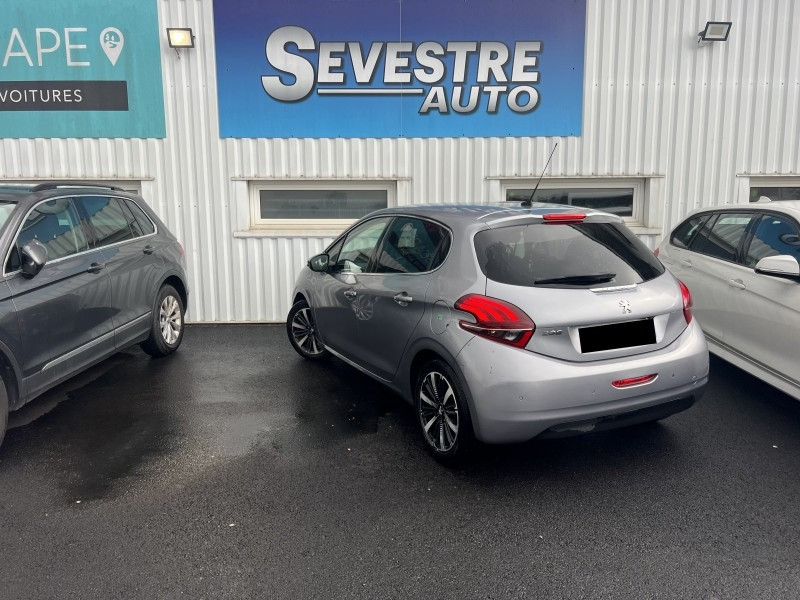 Photo 4 de l'offre de PEUGEOT 208 1.2 PURETECH 82CH E6.2 EVAP TECH EDITION 5P à 8490€ chez Sevestre Automobiles Nantes