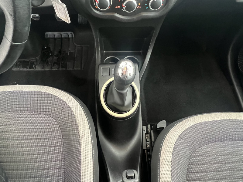 Photo 12 de l'offre de RENAULT TWINGO III 1.0 SCE 70CH ZEN EURO6 à 6990€ chez Sevestre Automobiles Nantes