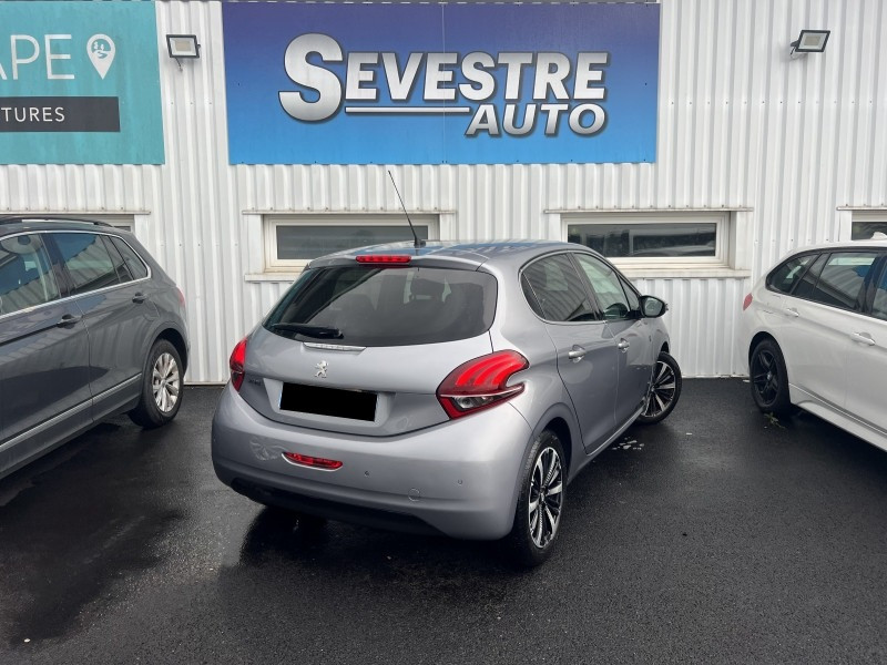 Photo 3 de l'offre de PEUGEOT 208 1.2 PURETECH 82CH E6.2 EVAP TECH EDITION 5P à 8490€ chez Sevestre Automobiles Nantes