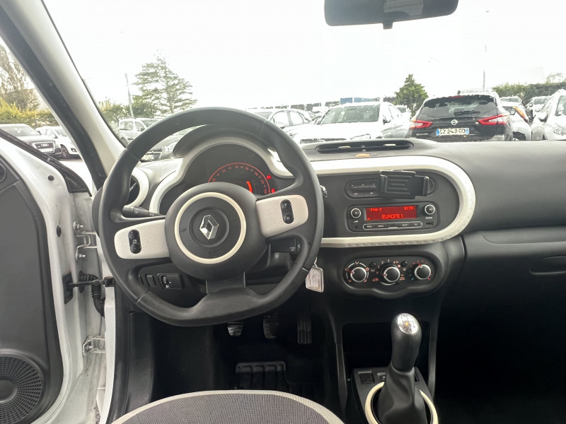 Photo 7 de l'offre de RENAULT TWINGO III 1.0 SCE 70CH ZEN EURO6 à 6990€ chez Sevestre Automobiles Nantes