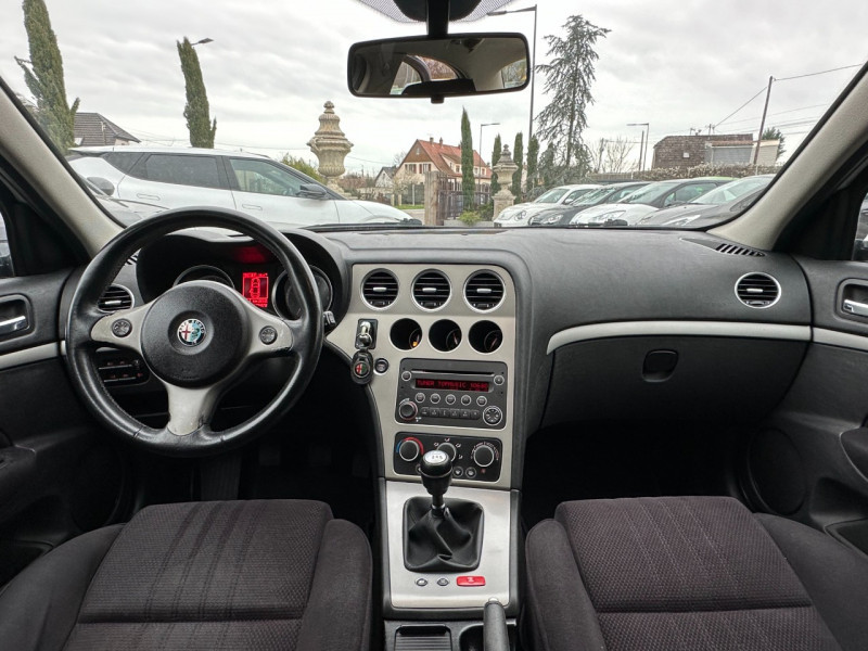 Photo 3 de l'offre de ALFA ROMEO 159 1.9 JTS DISTINCTIVE à 6490€ chez Colmar Sud Automobiles