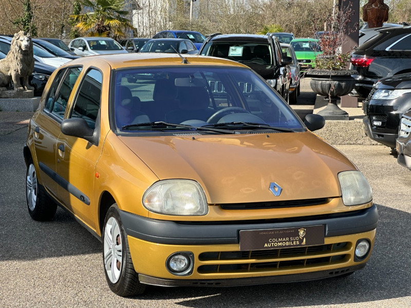 Photo 4 de l'offre de RENAULT CLIO II 1.4 75CH RTE 5P à 4290€ chez Colmar Sud Automobiles