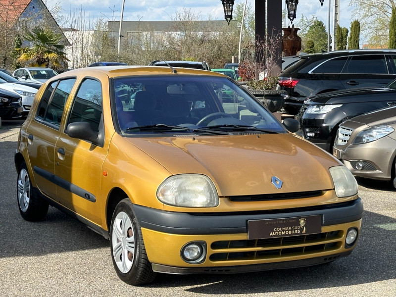 Photo 1 de l'offre de RENAULT CLIO II 1.4 75CH RTE 5P à 4290€ chez Colmar Sud Automobiles