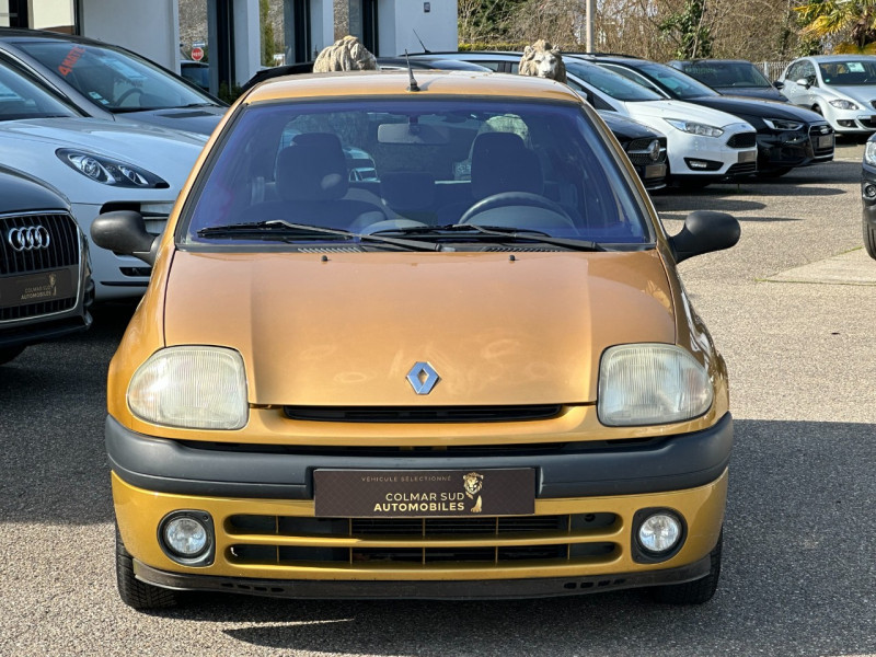 Photo 8 de l'offre de RENAULT CLIO II 1.4 75CH RTE 5P à 4290€ chez Colmar Sud Automobiles