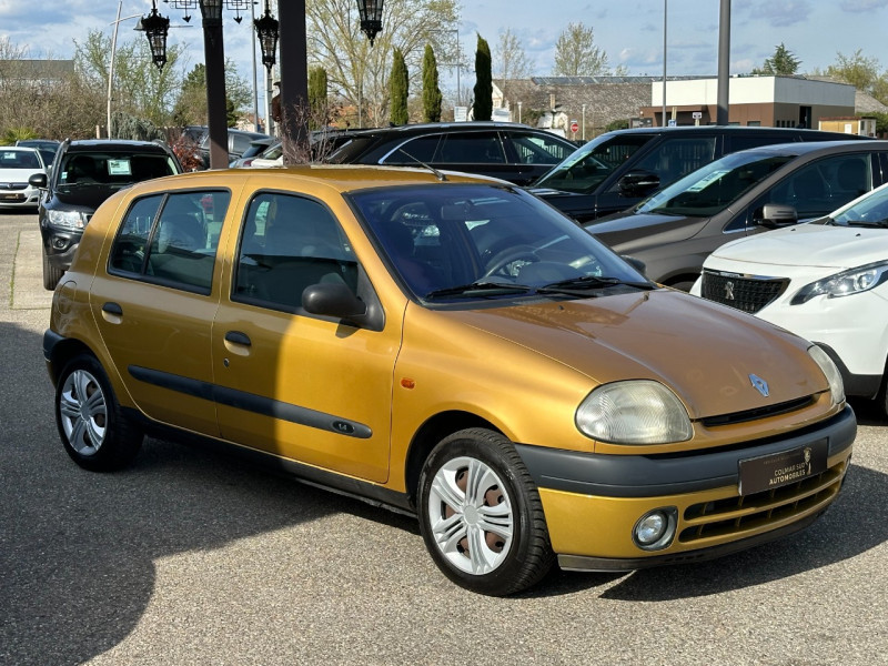 Photo 6 de l'offre de RENAULT CLIO II 1.4 75CH RTE 5P à 4290€ chez Colmar Sud Automobiles