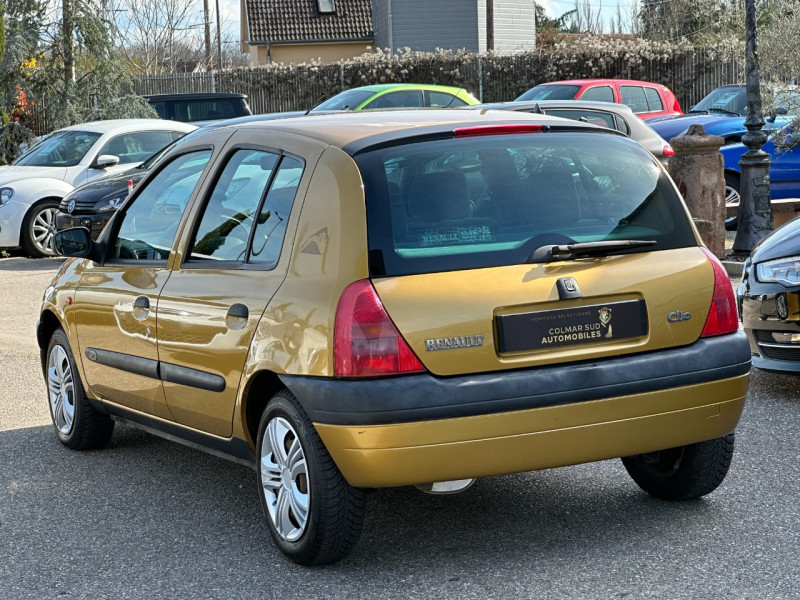 Photo 2 de l'offre de RENAULT CLIO II 1.4 75CH RTE 5P à 4290€ chez Colmar Sud Automobiles