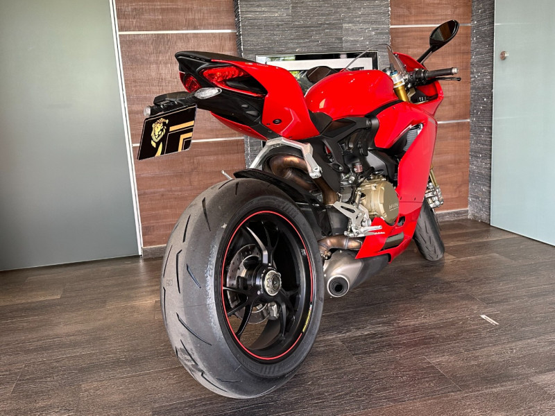 Photo 19 de l'offre de DUCATI PANIGALE PANIGALE 1299 S ABS à 23490€ chez Colmar Sud Automobiles