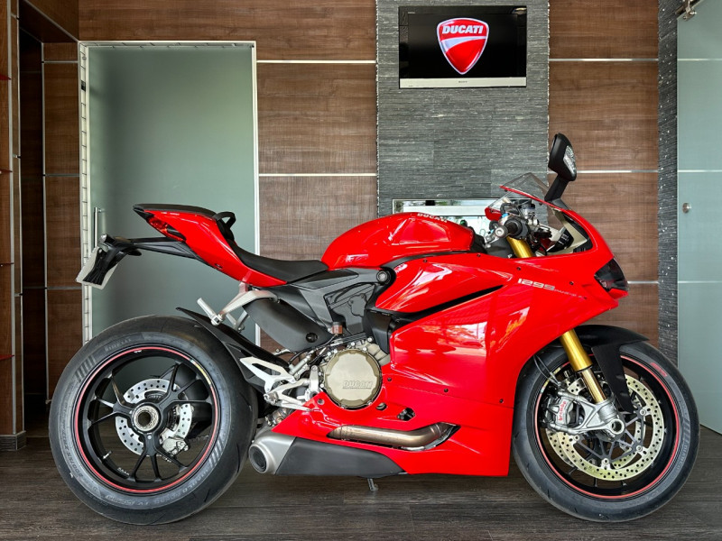 Photo 2 de l'offre de DUCATI PANIGALE PANIGALE 1299 S ABS à 23490€ chez Colmar Sud Automobiles