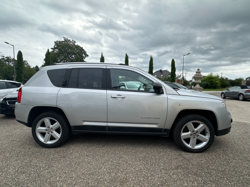 Photo 3 de l'offre de JEEP COMPASS 2.2 CRD163 FAP LIMITED 4X4 à 9990€ chez Colmar Sud Automobiles