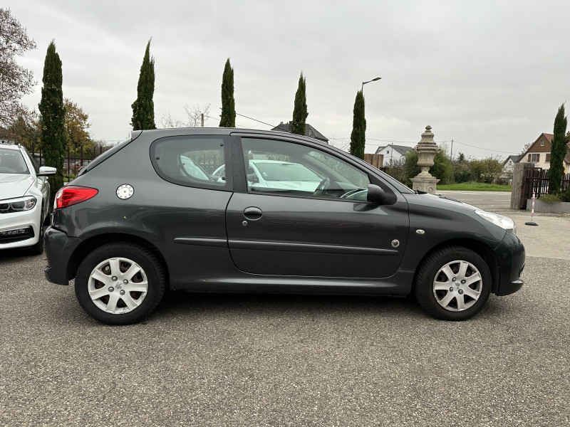 Photo 5 de l'offre de PEUGEOT 206 + 1.1 GENERATION 3P à 4990€ chez Colmar Sud Automobiles