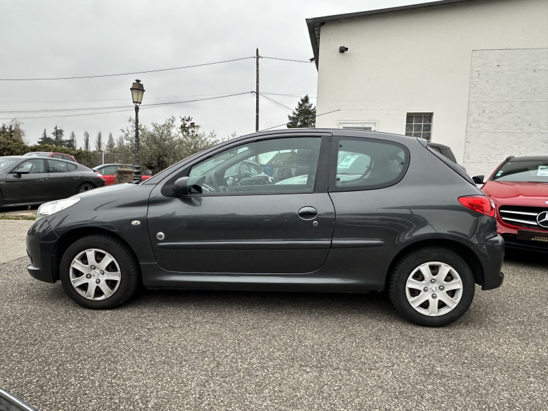 Photo 10 de l'offre de PEUGEOT 206 + 1.1 GENERATION 3P à 4990€ chez Colmar Sud Automobiles