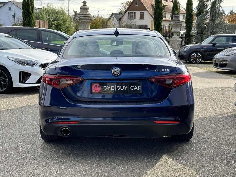 Photo 12 de l'offre de ALFA ROMEO GIULIA 2.2 JTD 150CH SUPER AT8 à 13990€ chez Colmar Sud Automobiles