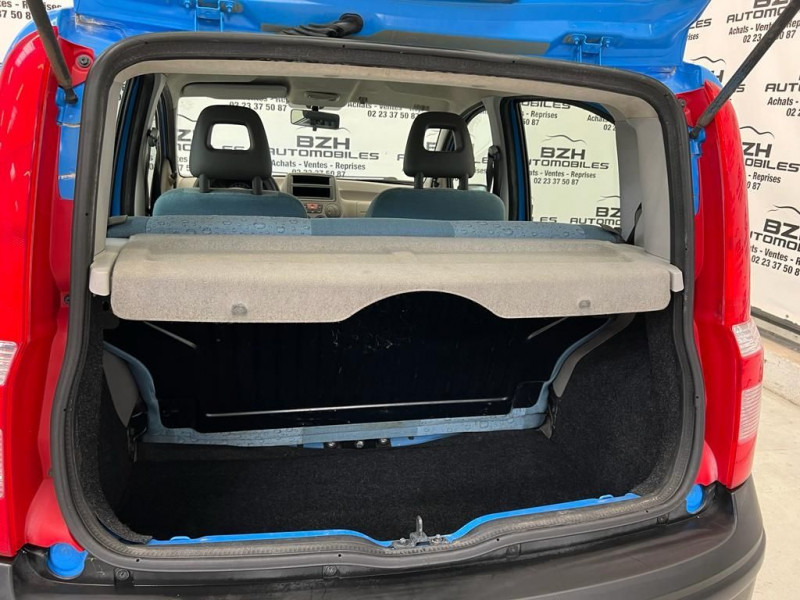 Photo 8 de l'offre de FIAT PANDA 1.1 8V 54CH TEAM à 4990€ chez BZH Automobiles