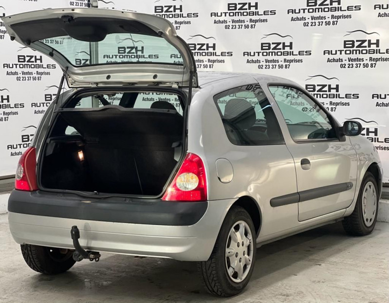 Photo 7 de l'offre de RENAULT CLIO II 1.2 16V 75CH CAMPUS 3P à 5990€ chez BZH Automobiles