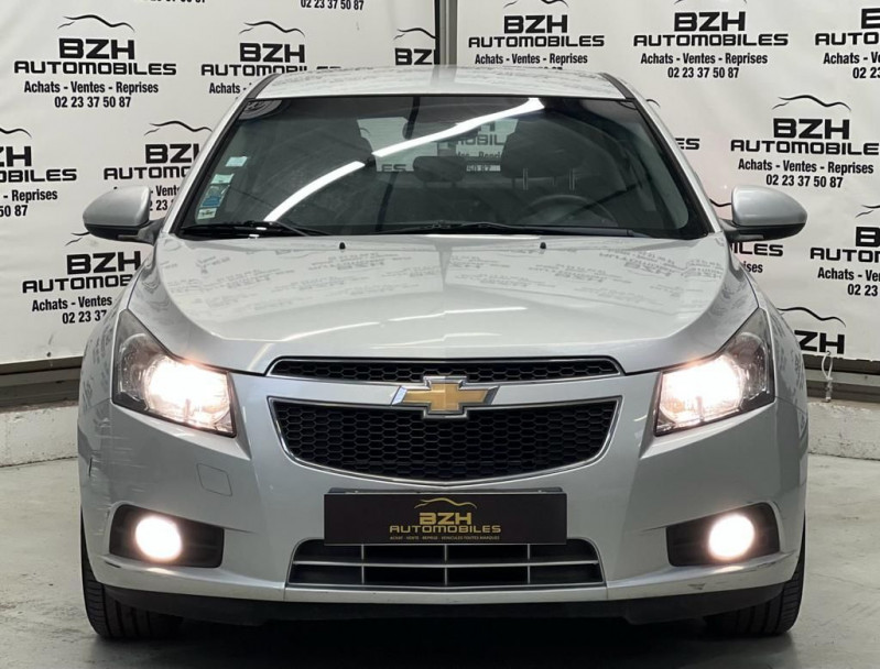 Photo 6 de l'offre de CHEVROLET CRUZE 1.6 16V LT 5P à 10990€ chez BZH Automobiles