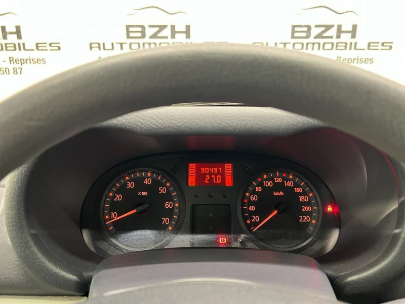 Photo 10 de l'offre de RENAULT CLIO II 1.2 16V 75CH CAMPUS 3P à 5990€ chez BZH Automobiles