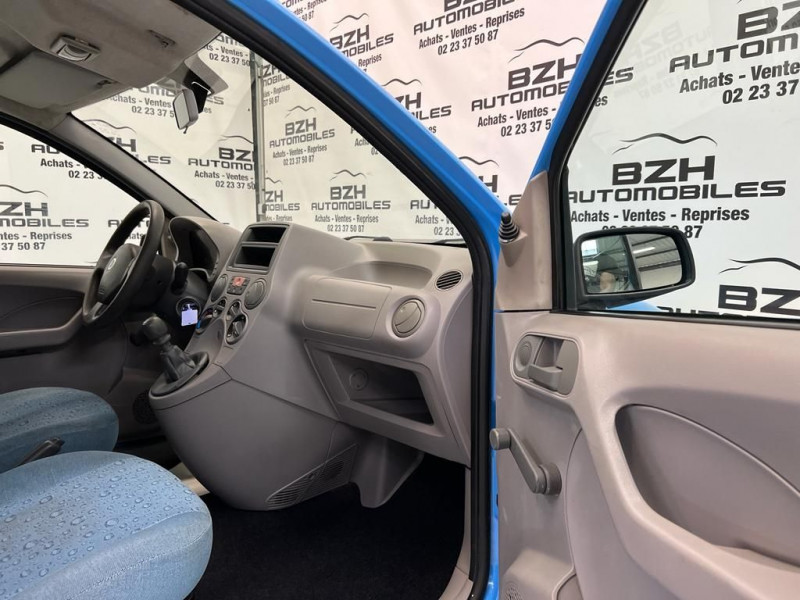 Photo 16 de l'offre de FIAT PANDA 1.1 8V 54CH TEAM à 4990€ chez BZH Automobiles