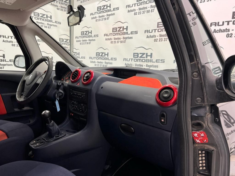 Photo 6 de l'offre de PEUGEOT 1007 1.4 DOLCE à 5990€ chez BZH Automobiles