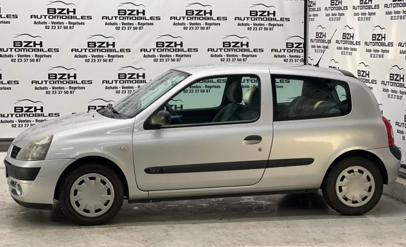 Photo 6 de l'offre de RENAULT CLIO II 1.2 16V 75CH CAMPUS 3P à 5990€ chez BZH Automobiles
