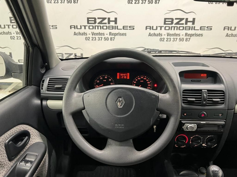 Photo 9 de l'offre de RENAULT CLIO II 1.2 16V 75CH CAMPUS 3P à 5990€ chez BZH Automobiles