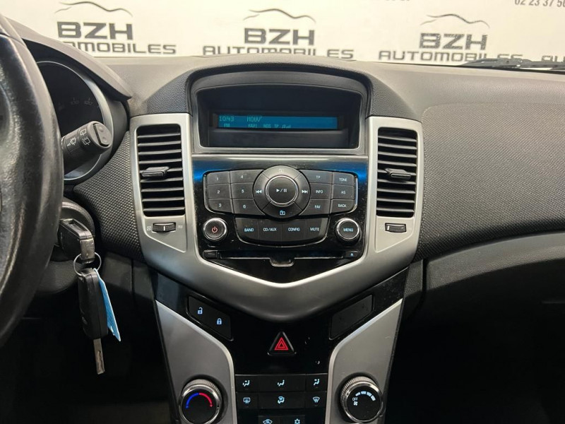 Photo 20 de l'offre de CHEVROLET CRUZE 1.6 16V LT 5P à 10990€ chez BZH Automobiles
