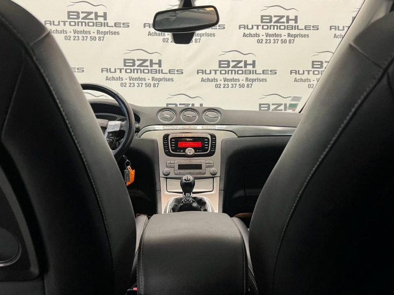 Photo 16 de l'offre de FORD S-MAX 2.0 TDCI 140CH DPF TITANIUM 5 PLACES à 11490€ chez BZH Automobiles
