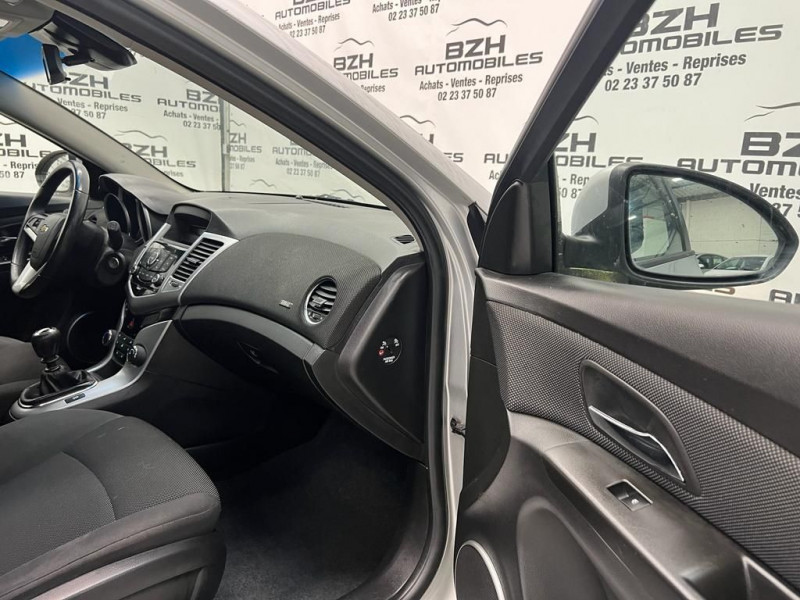 Photo 17 de l'offre de CHEVROLET CRUZE 1.6 16V LT 5P à 10990€ chez BZH Automobiles