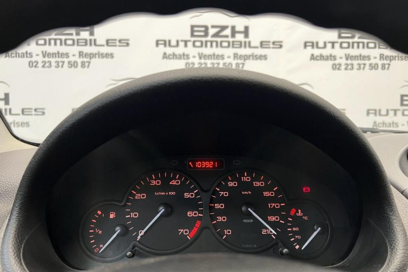 Photo 9 de l'offre de PEUGEOT 206 1.1 XR PRESENCE 5P à 5990€ chez BZH Automobiles