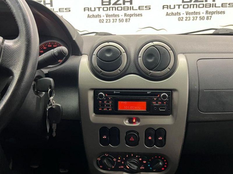 Photo 8 de l'offre de DACIA DUSTER 1.6 16V 105CH LAUREATE 4X2 BVM6 à 12490€ chez BZH Automobiles