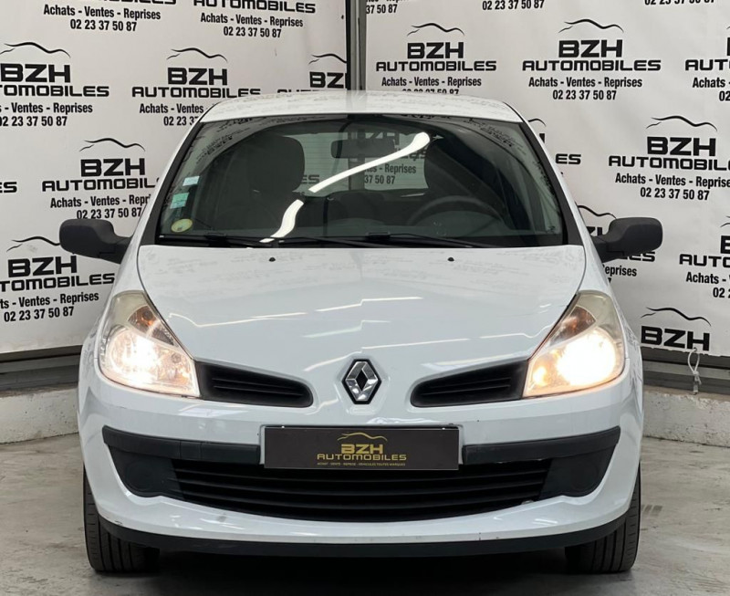 Photo 3 de l'offre de RENAULT CLIO III 1.5 DCI 70CH AUTHENTIQUE 5P à 6490€ chez BZH Automobiles