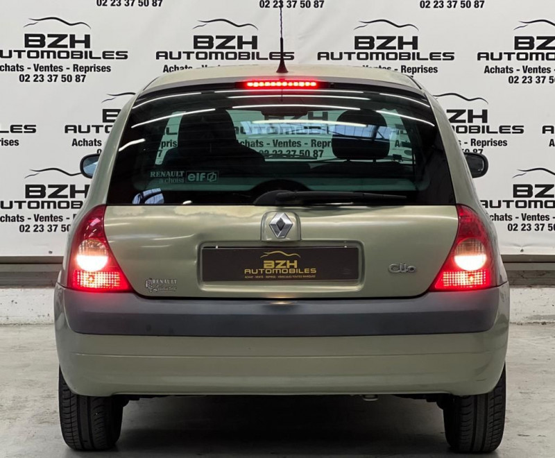 Photo 5 de l'offre de RENAULT CLIO II 1.2 (1149) 58CH AUTHENTIQUE 5P à 5490€ chez BZH Automobiles