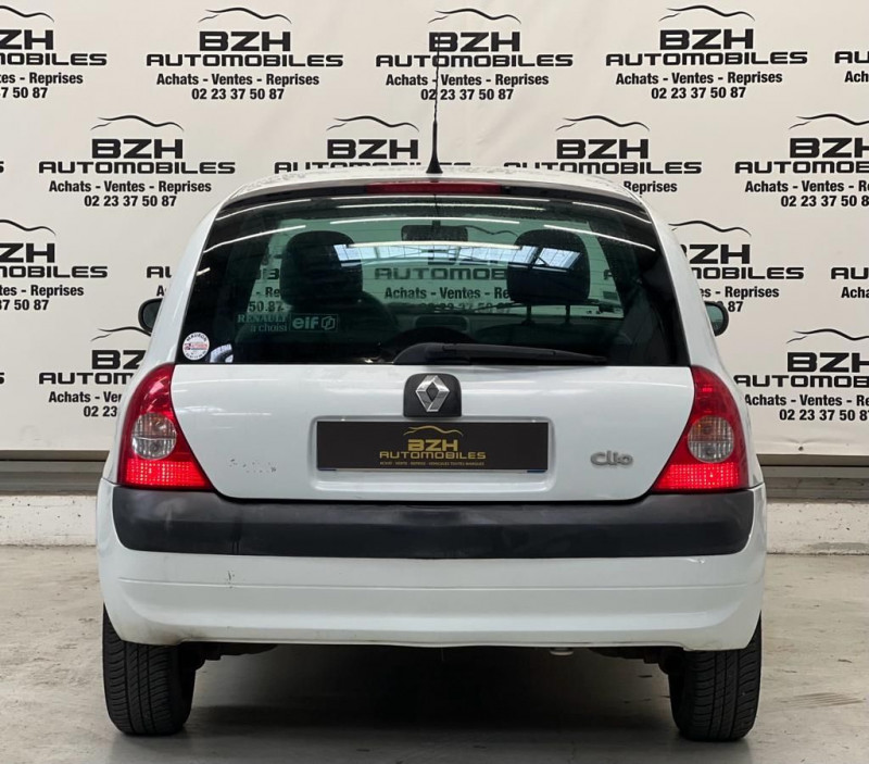 Photo 6 de l'offre de RENAULT CLIO II STE 1.5 DCI 65CH AUTHENTIQUE 3P à 4490€ chez BZH Automobiles