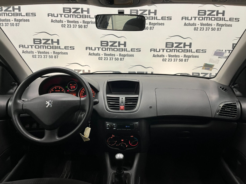 Photo 6 de l'offre de PEUGEOT 206 + 1.1 URBAN 5P à 6490€ chez BZH Automobiles