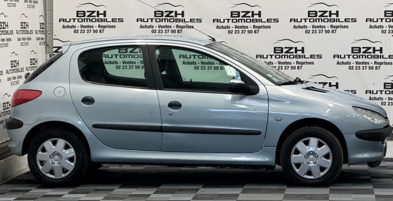 Photo 3 de l'offre de PEUGEOT 206 2.0 HDI ECO XR PRESENCE 5P à 4490€ chez BZH Automobiles